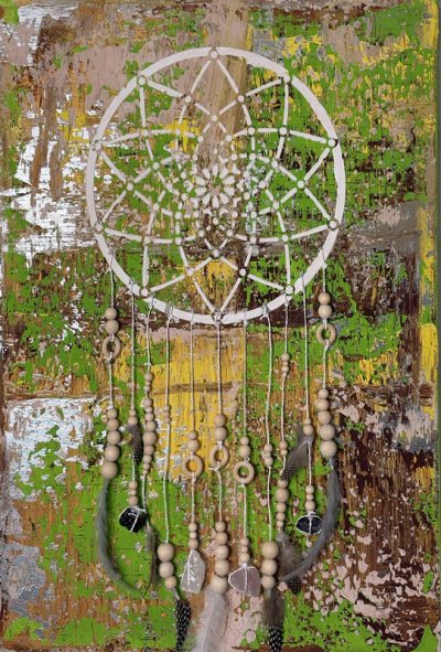 Bildnummer 67b: Acryl, Strukturpaste, 3 Rosenquarzsteine, 1 Shungitstein, Holzperlen, Federn, Bänder, 50 ✕ 70 cm